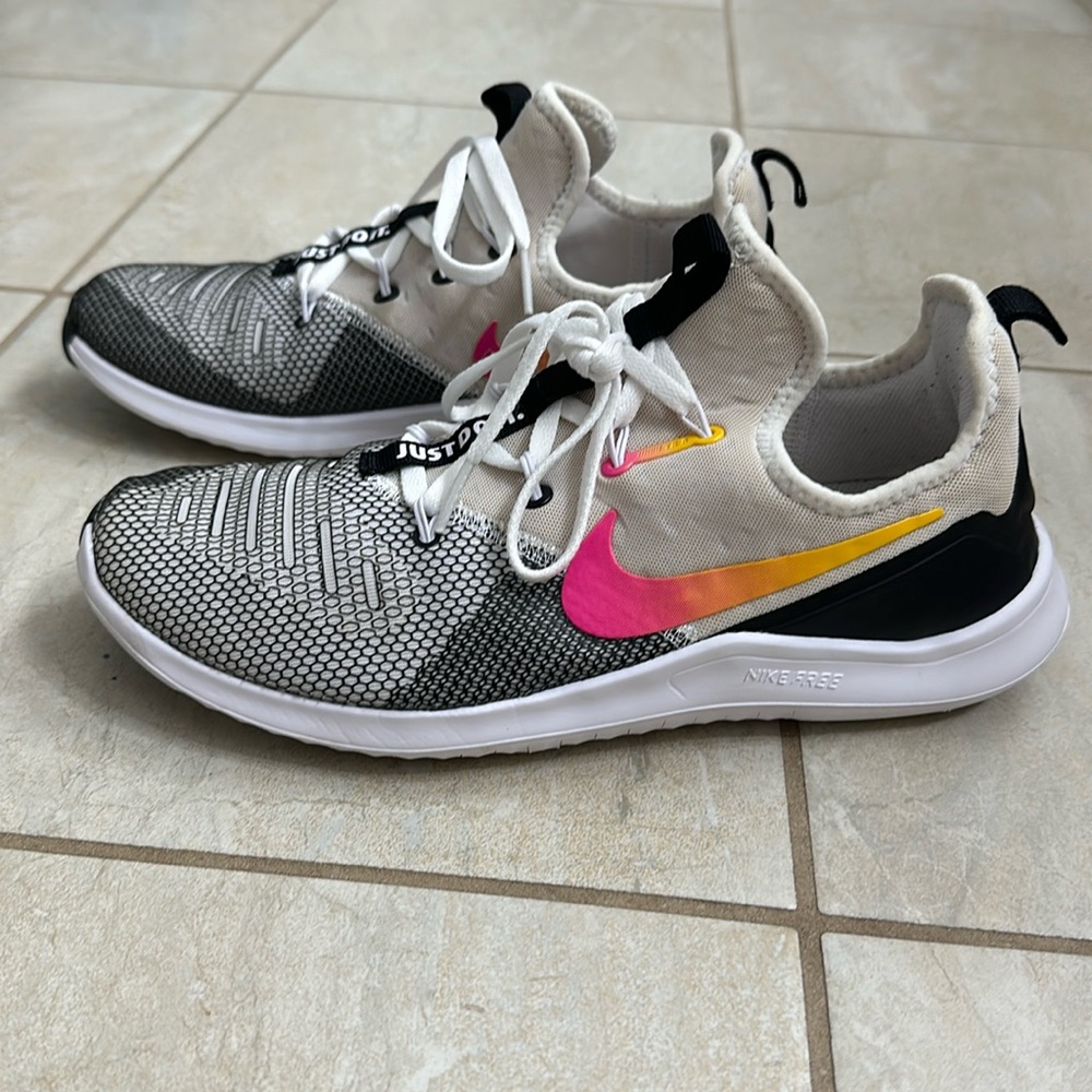 Nike TR8